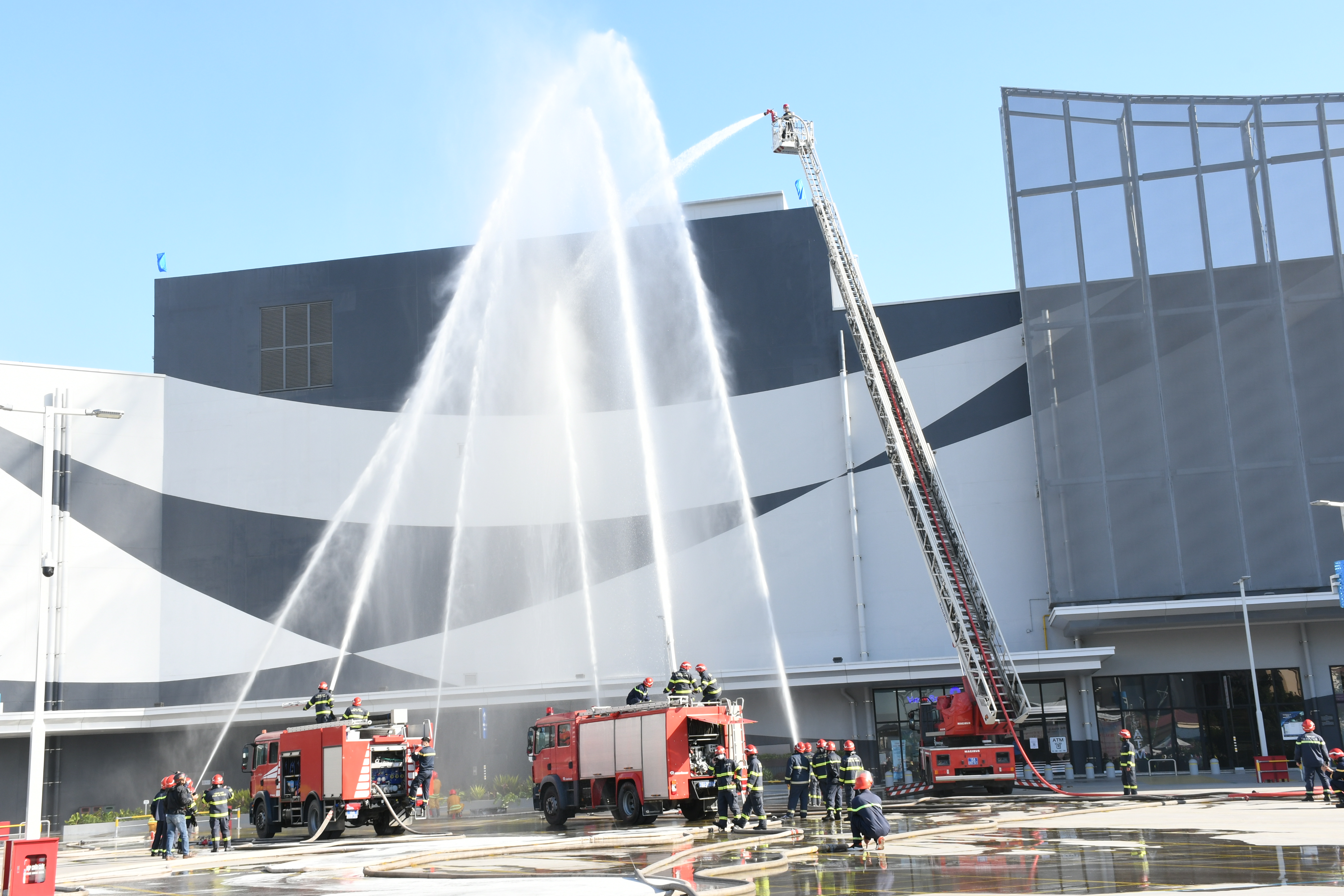 Những vấn đề đặt ra cho lực lượng Cảnh sát PCCC và CNCH trong công tác chữa cháy và cứu nạn, cứu hộ các loại hình cháy phức tạp